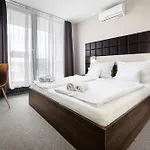 Port Etterem&panzio 住宿加早餐酒店 Balatonmáriafürdő