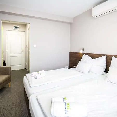 Bed & Breakfast Port Etterem&panzio Balatonmariafurdo