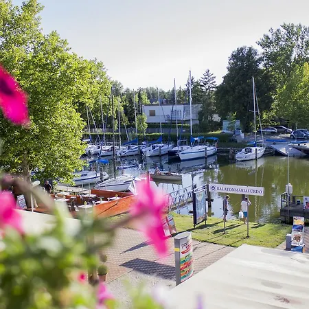 Nocleg ze śniadaniem Port Etterem&panzio Balatonmáriafürdő
