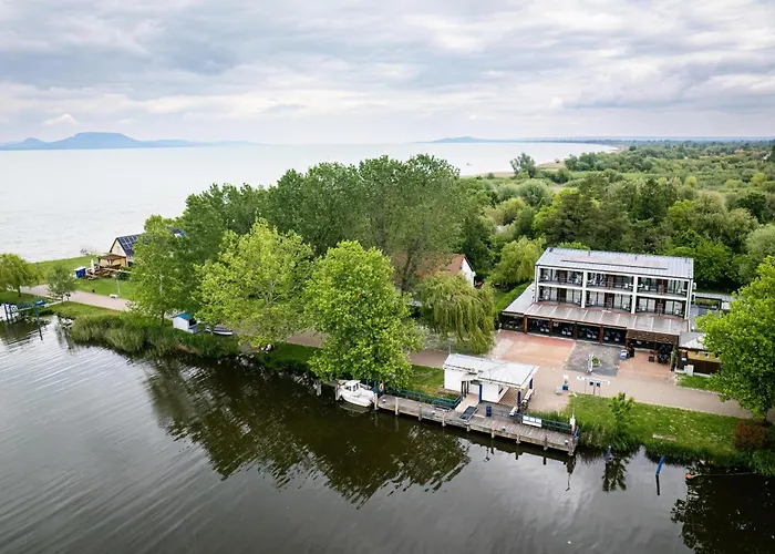 Port Etterem&panzio Bed & Breakfast 4*