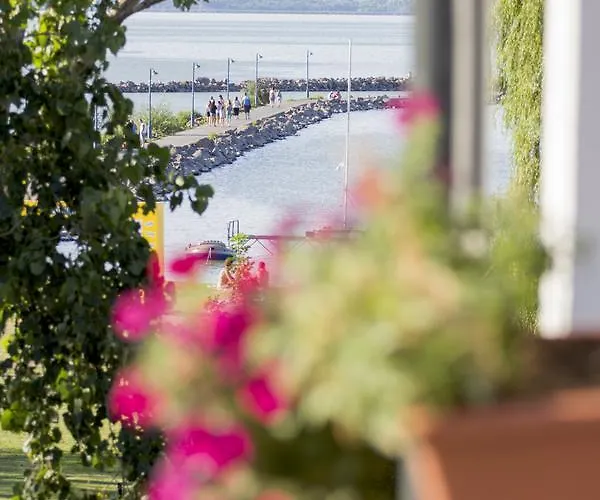 Port Etterem&panzio Bed & Breakfast 4*